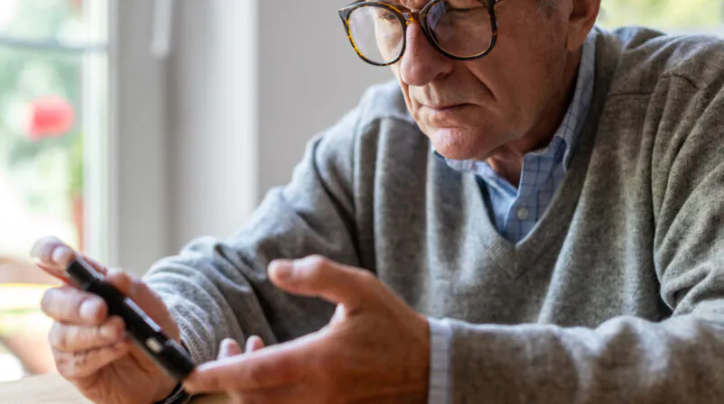 Diabetes: Sintomas, riscos e como controlar a doença na terceira idade