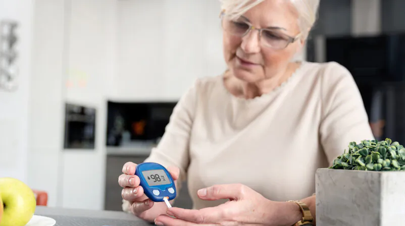 Diabetes em idosos: sintomas, riscos e tratamento